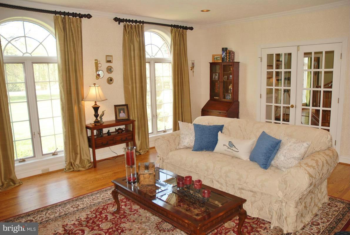 5950 Elmer Derr Road Frederick, MD 21703 - Photo 10 of 30 Living Room