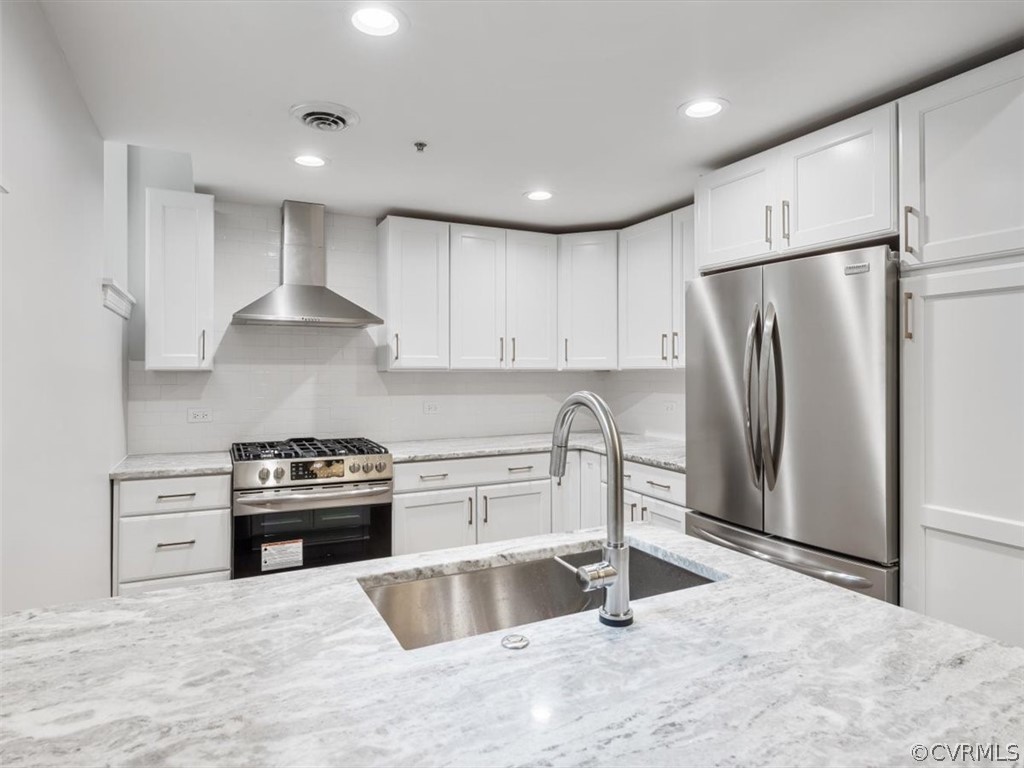 413 Stuart Circle, Unit UPLC Richmond, VA 23220 - Photo 10 of 36 a kitchen with stainless steel appliances granite countertop a refrigerator sink and stove