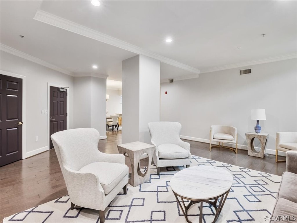 413 Stuart Circle, Unit UPLC Richmond, VA 23220 - Photo 7 of 36 a living room with furniture and a table