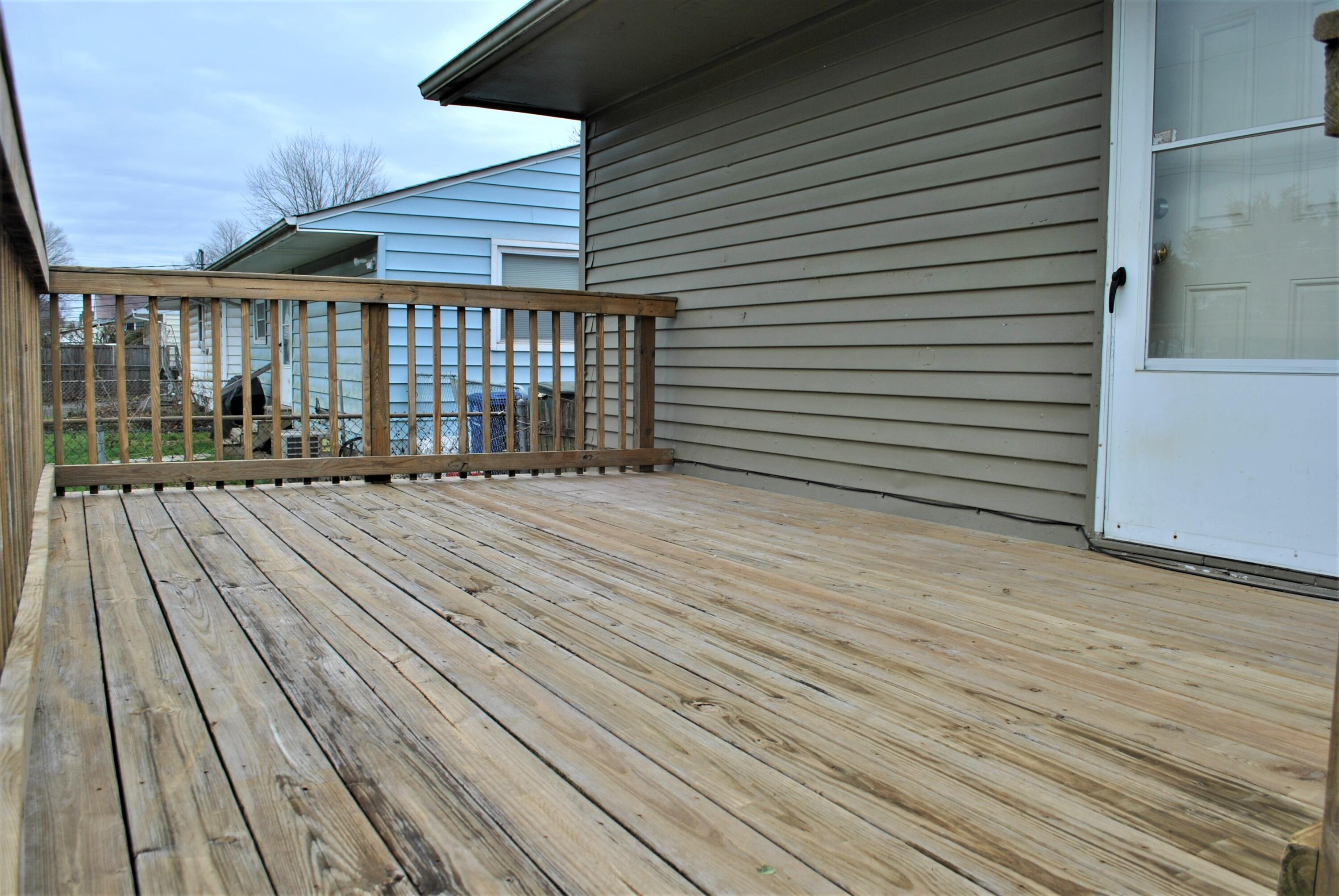 252 East Alcott Road Columbus, OH 43207 - Photo 8 of 21 Back Deck