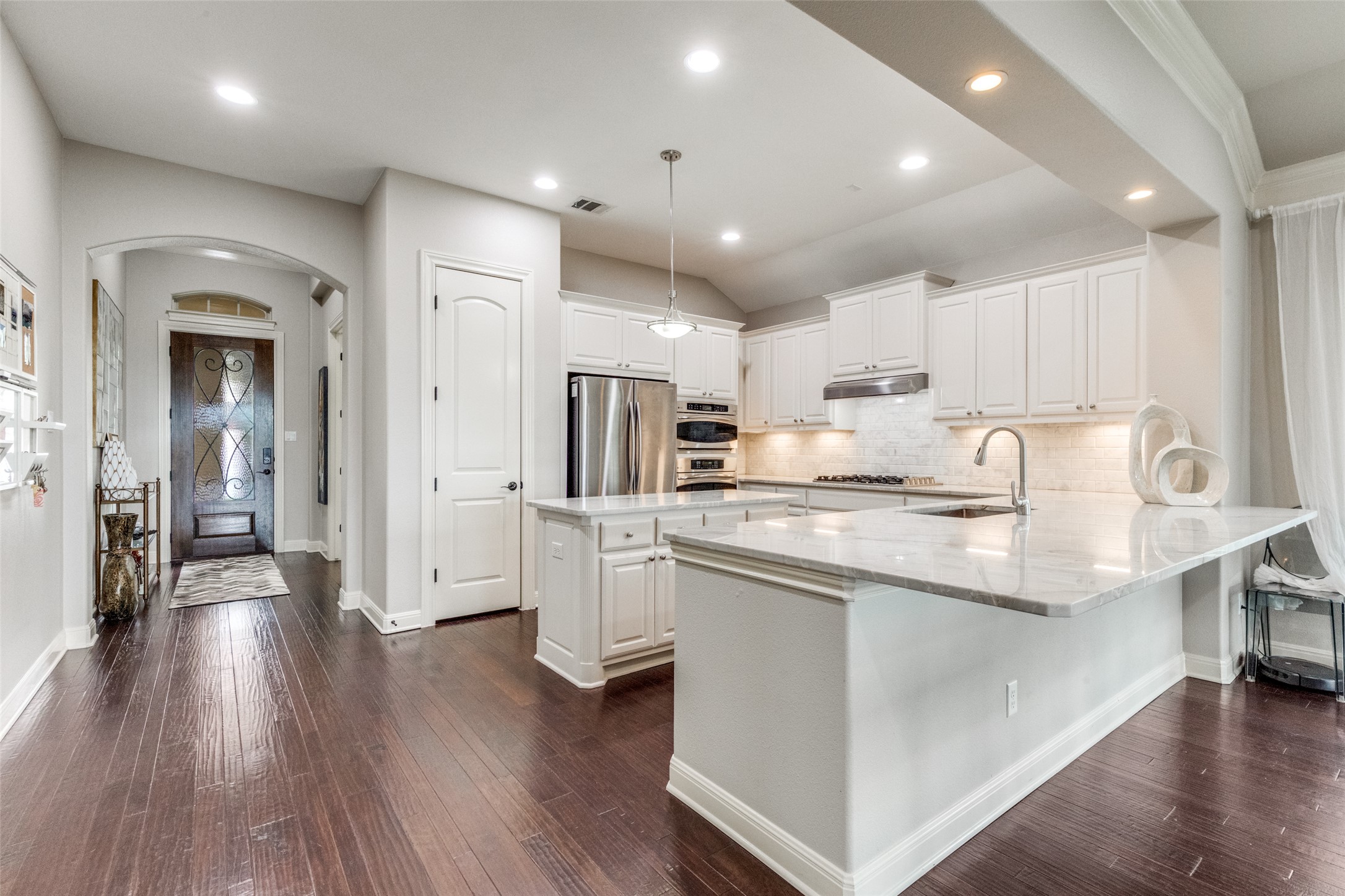 2312 Rivina Drive Austin, TX 78733 - Photo 16 of 40 Bright kitchen with gas cooktop, gorgeous natural stone countertops