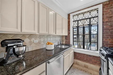 $425,000 | 20 North Broadway, Unit O372, White Plains, NY 10601