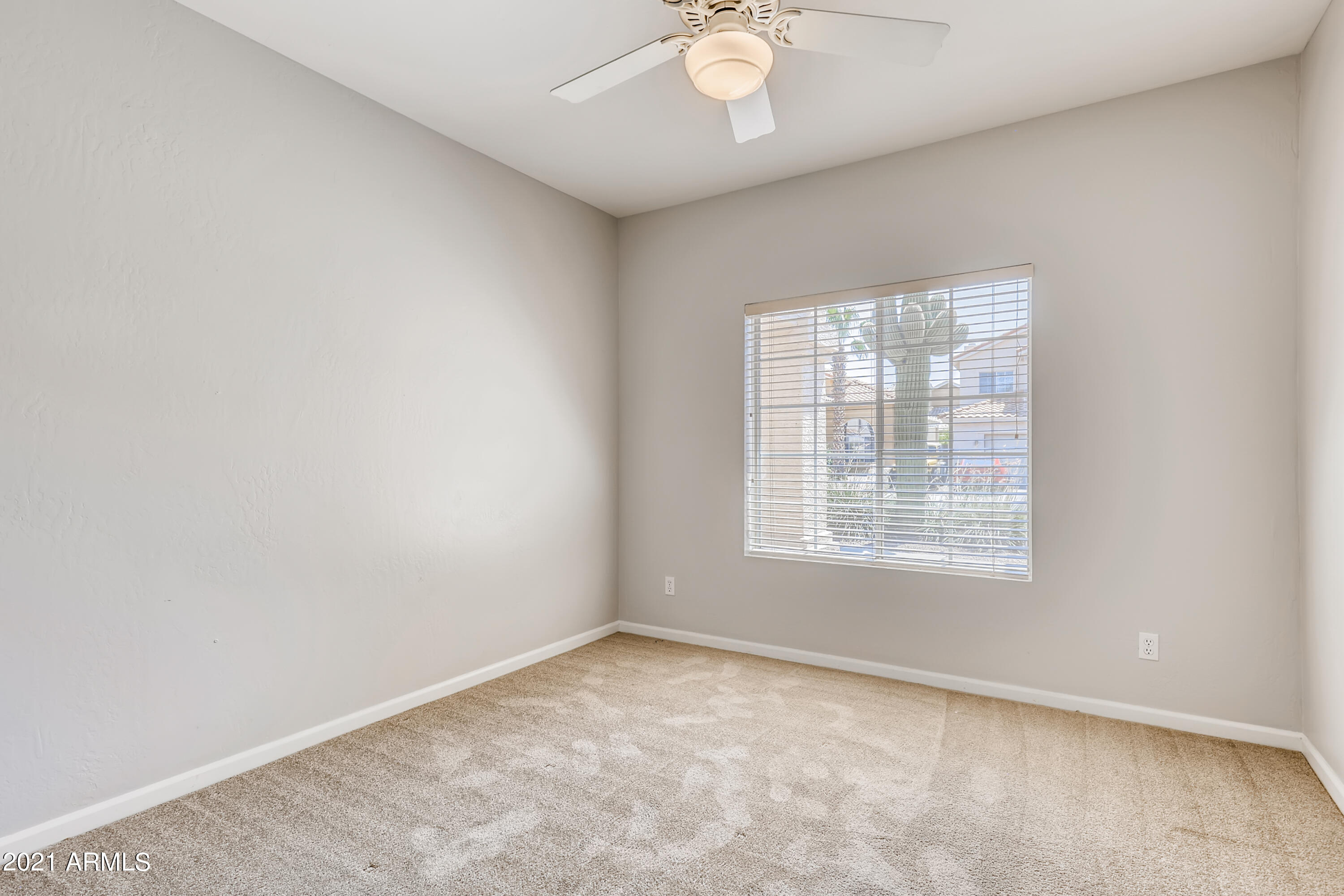 646 West Silver Creek Road Gilbert, AZ 85233 - Photo 8 of 34 6-787277794-17 Dining Room