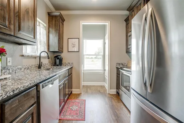 $1,800 | 2700 James, Granbury, TX 76049