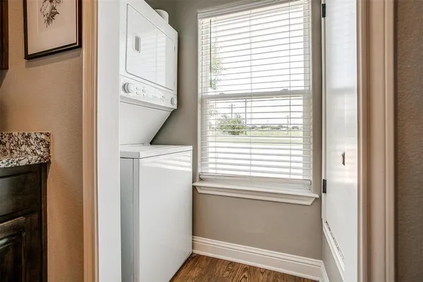 $1,800 | 2700 James, Granbury, TX 76049