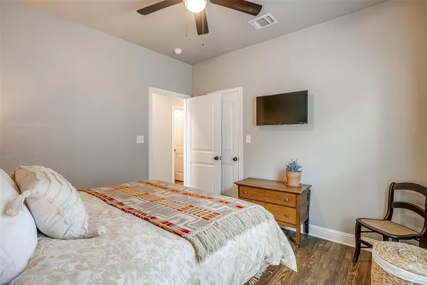 $1,800 | 2700 James, Granbury, TX 76049