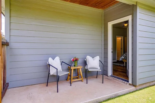 $1,800 | 2700 James, Granbury, TX 76049