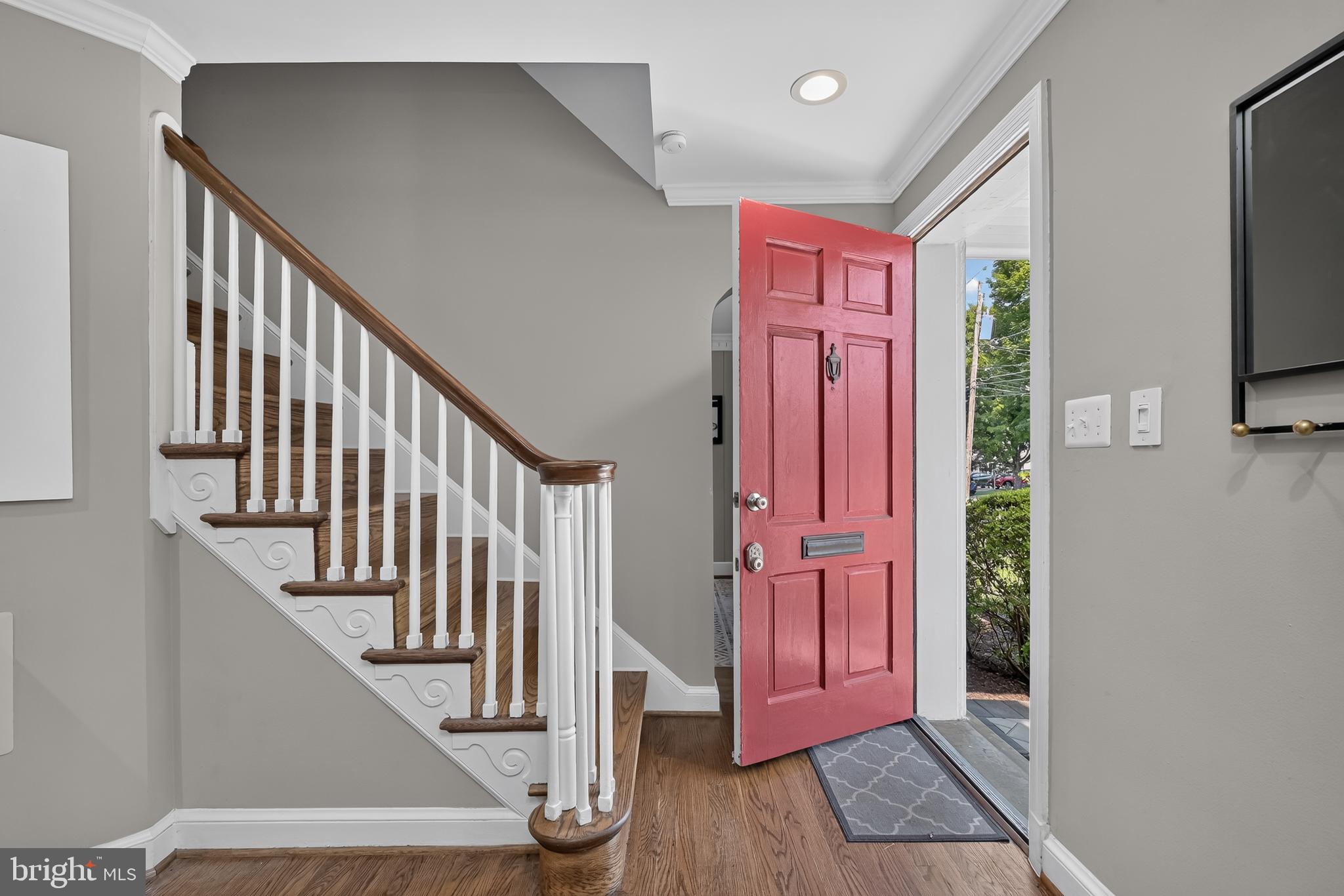 212 Normandy Drive Silver Spring, MD 20901 - Photo 5 of 77 Entryway