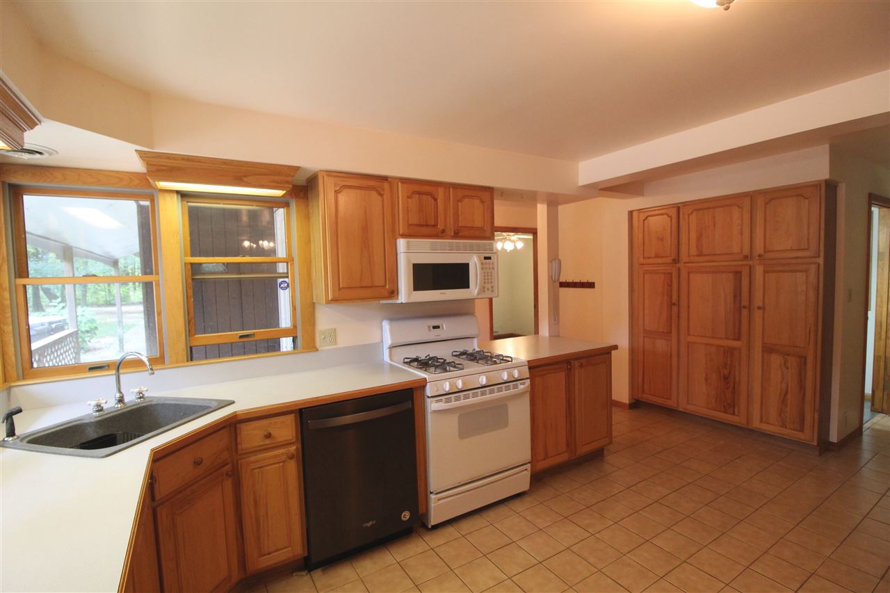 9049 North McKinley Road Flushing, MI 48433 - Photo 9 of 29 31382523-8.JPG
