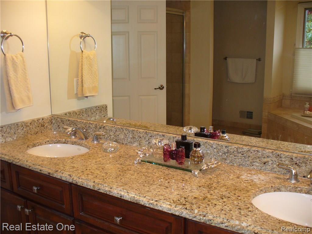 1336 Tranquility Court Rochester, MI 48306 - Photo 28 of 50 Master Bathroom