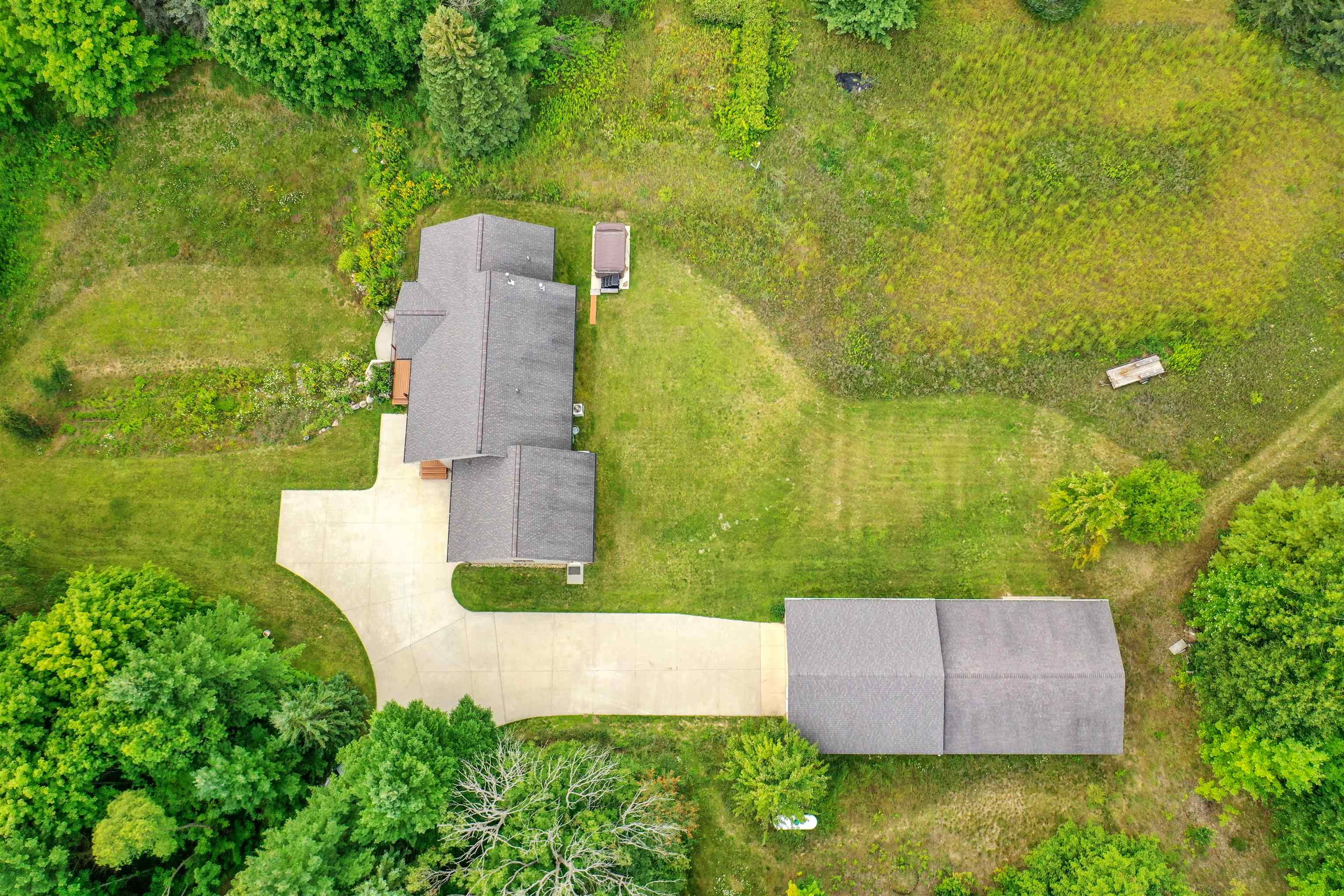 11395 East 46 Road Cadillac, MI 49601 - Photo 2 of 75 1914871-1.JPG