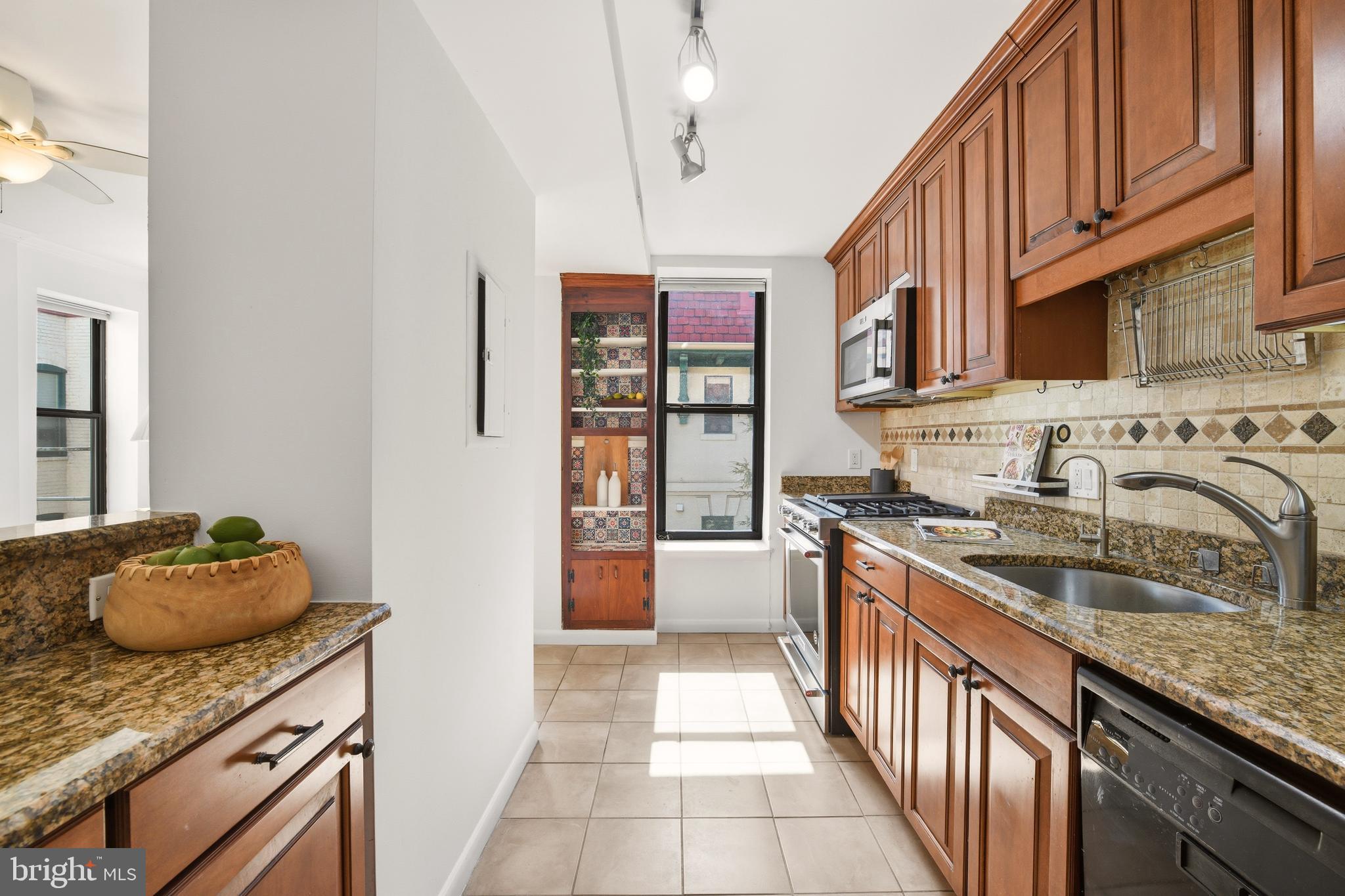 2633 Adams Mill Road Northwest, Unit 402 Washington, DC 20009 - Photo 12 of 40