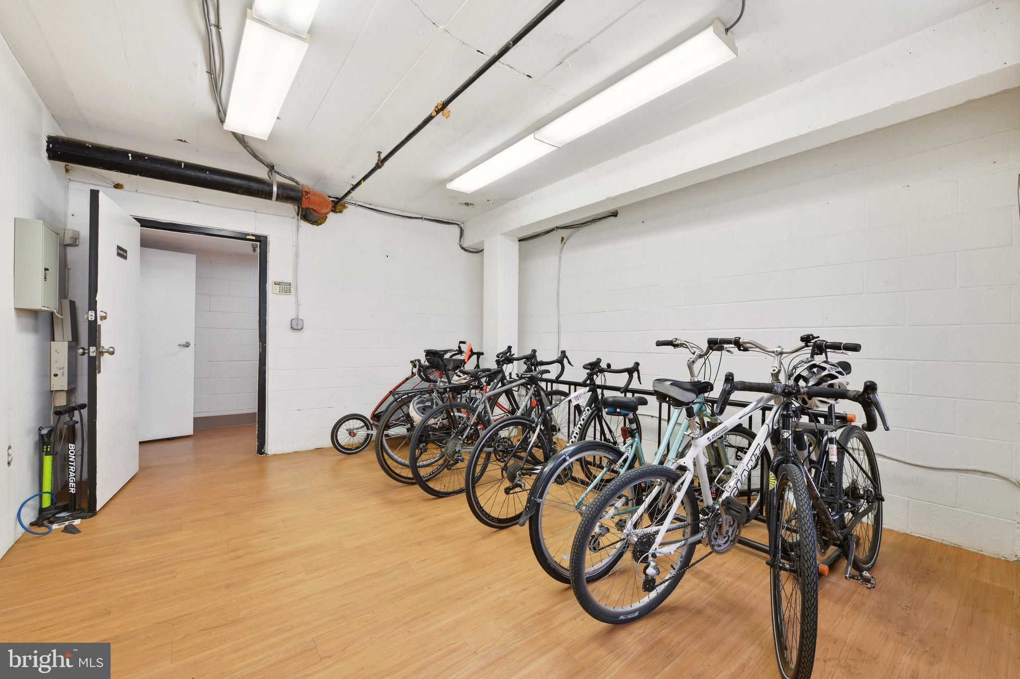 2633 Adams Mill Road Northwest, Unit 402 Washington, DC 20009 - Photo 38 of 40