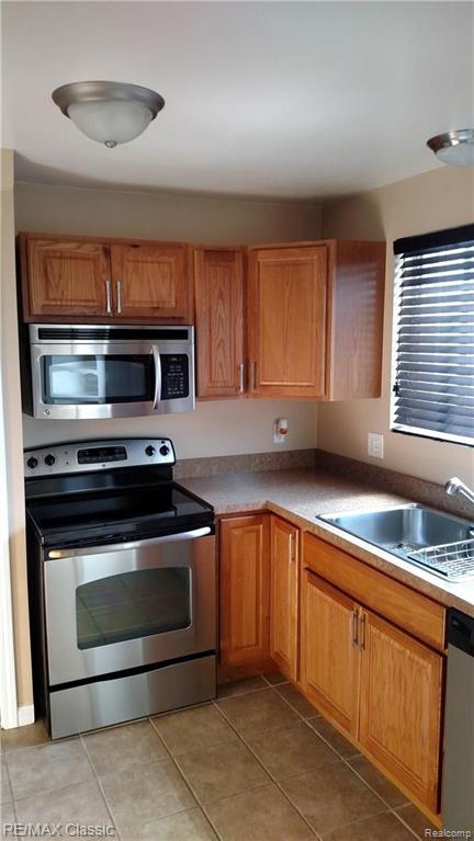 15445 Inkster Road Livonia, MI 48154 - Photo 13 of 56
