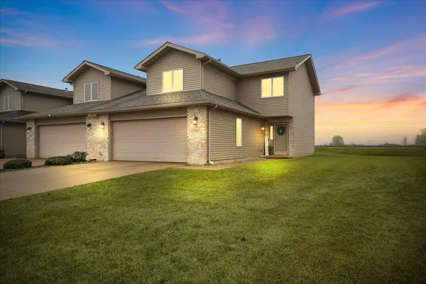 $249,999 | 3049 Topaz Drive, Hobart, IN 46342