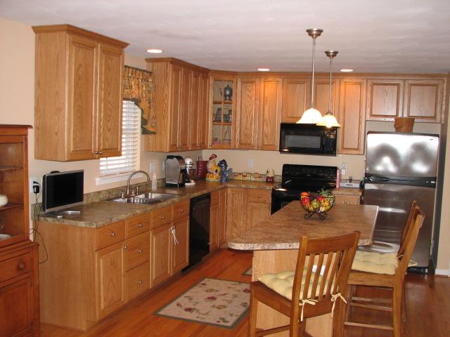 736 Ridgecrest Lane Roanoke, VA 24019 - Photo 3 of 44 Kitchen