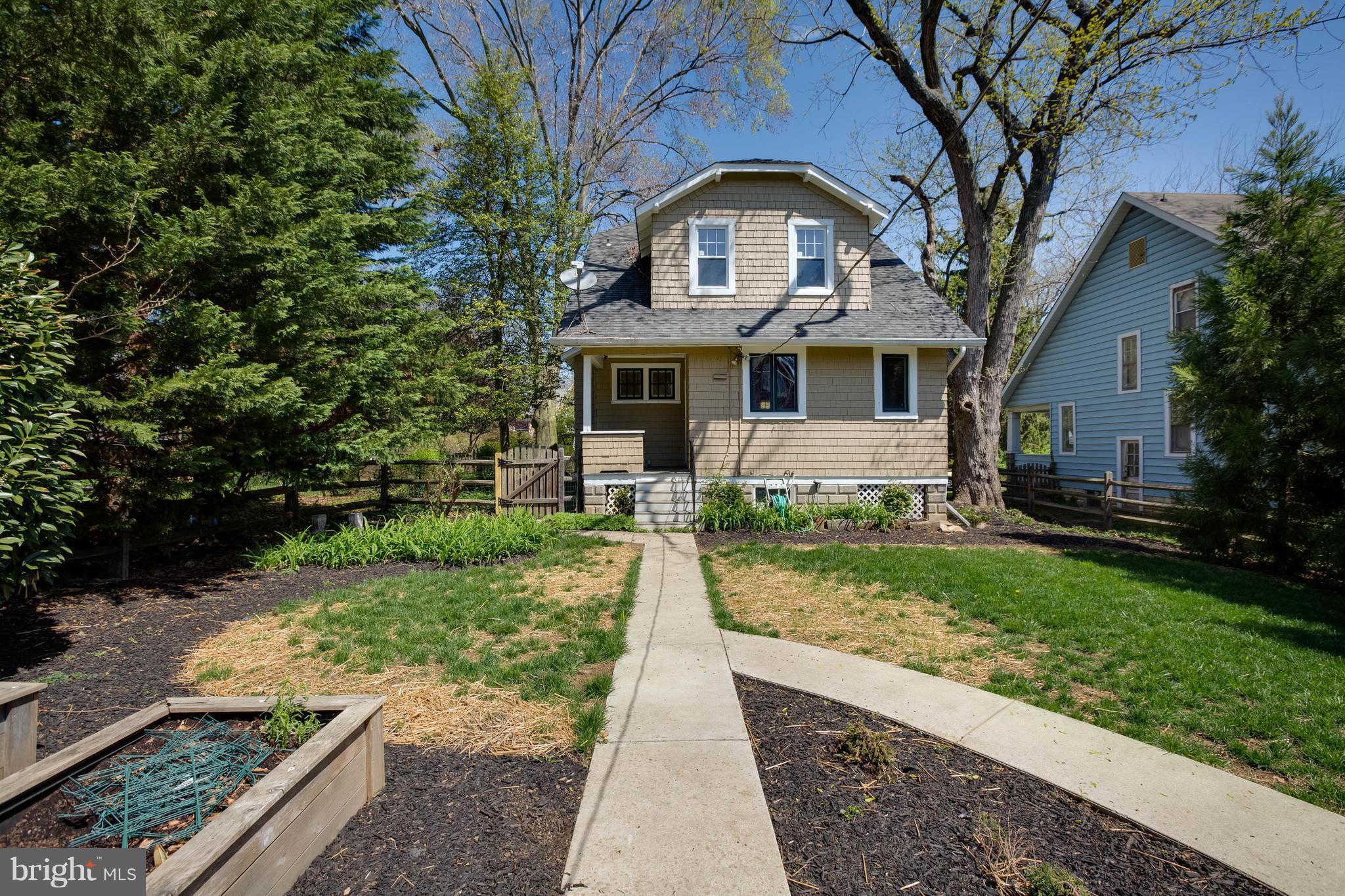 2219 Crest Road Baltimore, MD 21209 - Photo 24 of 30 Large fenced yard!