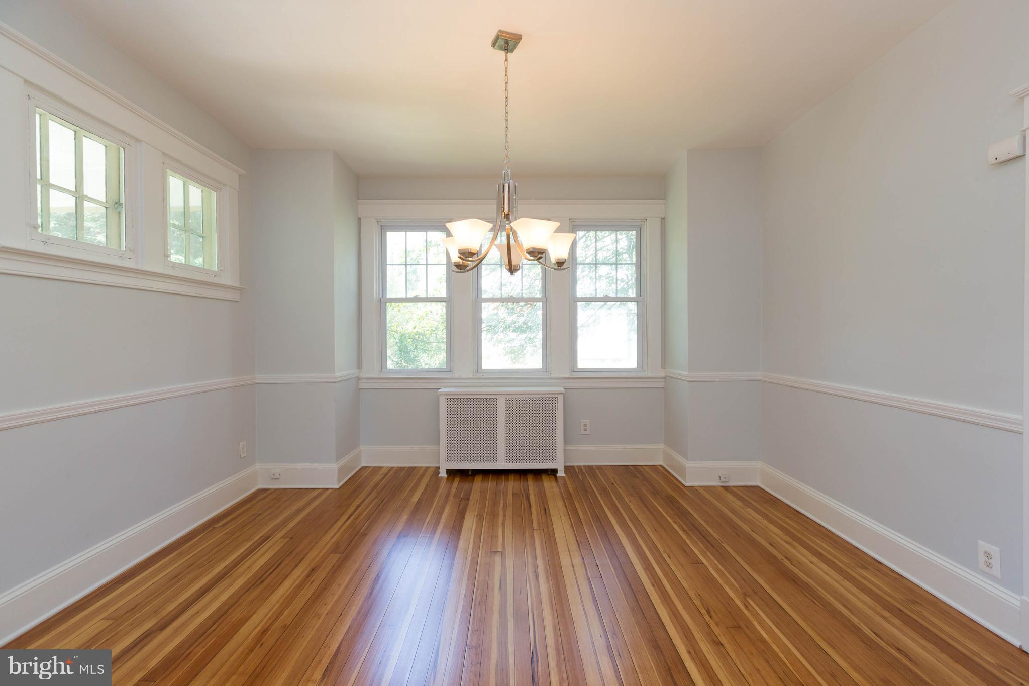 2219 Crest Road Baltimore, MD 21209 - Photo 6 of 30 Living Room