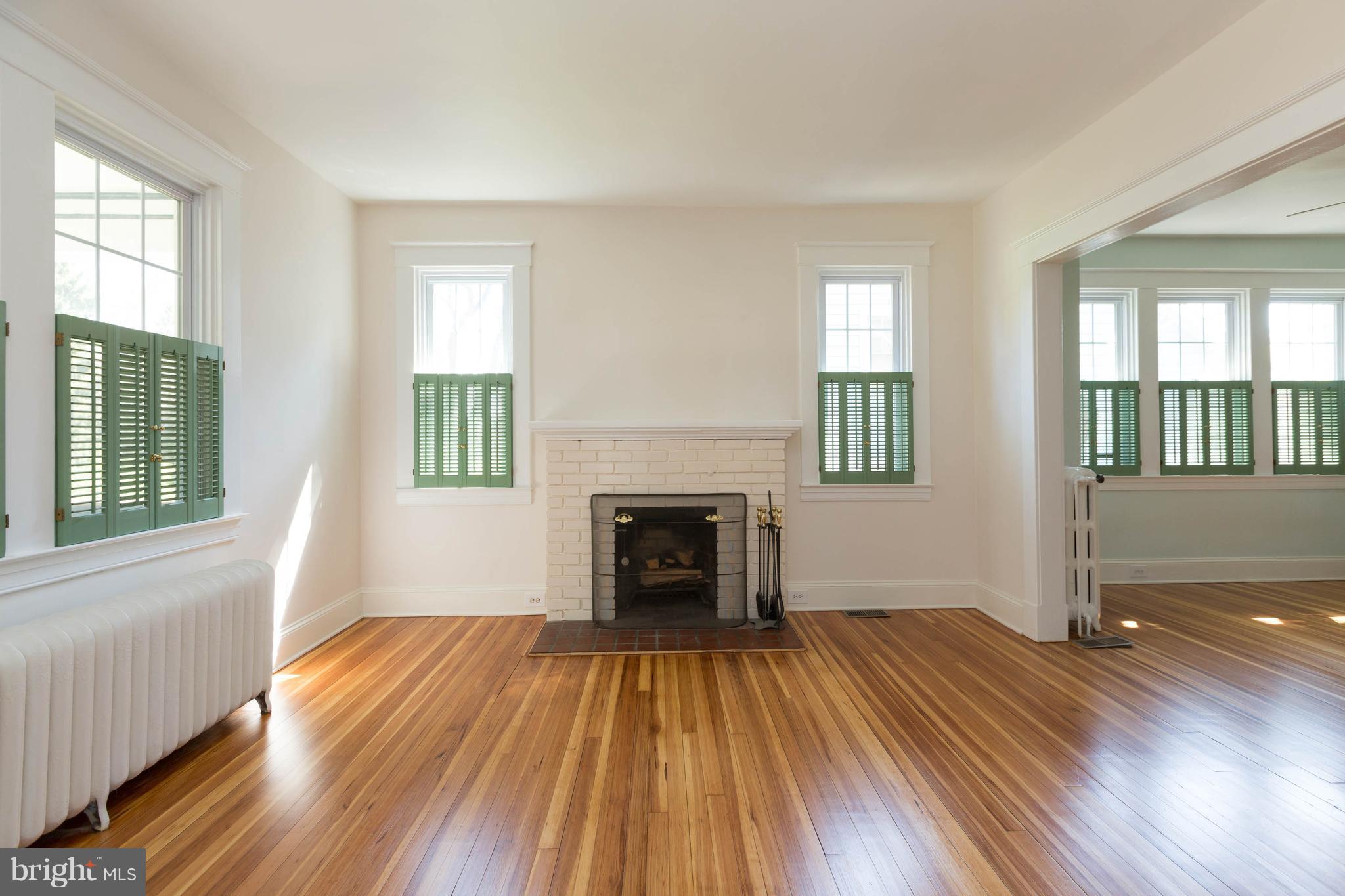 2219 Crest Road Baltimore, MD 21209 - Photo 7 of 30 Living Room