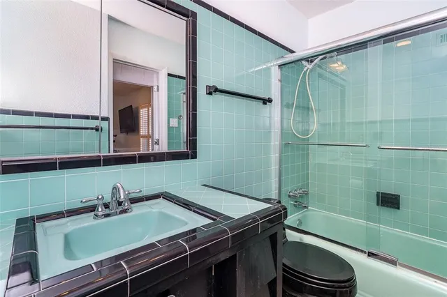 $879,000 | 2835 North Beach Road, Unit A, Englewood, FL 34223