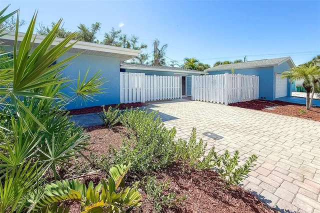 $879,000 | 2835 North Beach Road, Unit A, Englewood, FL 34223