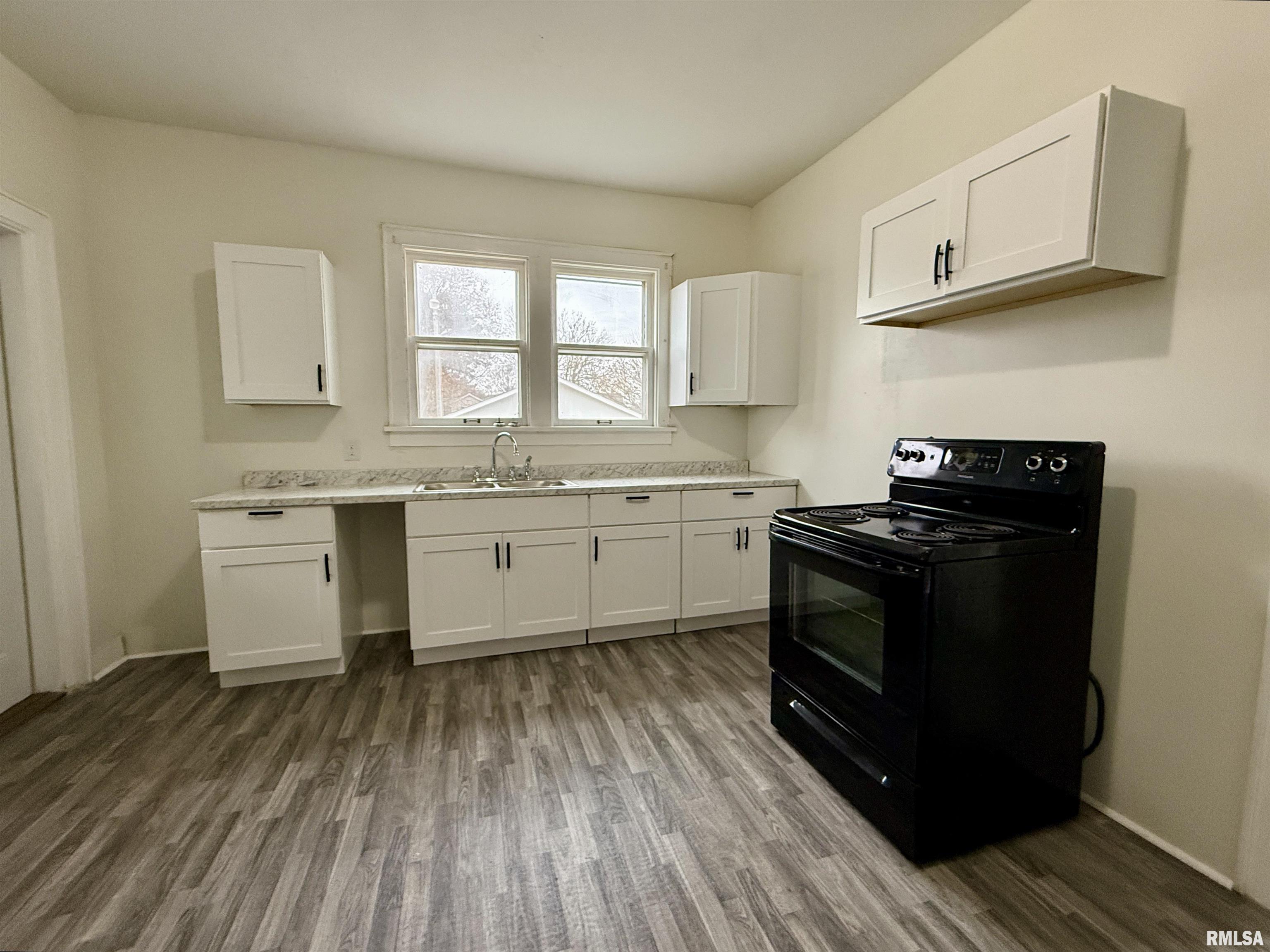 1150 Bateman Street Galesburg, IL 61401 - Photo 8 of 30