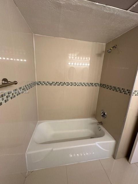 5400 Southwest 77th Court, Unit 2R Miami, FL 33155 - Photo 13 of 16 a bathroom with a shower and tub