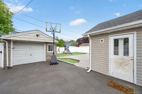 $839,000 | 1438 Harding Street, North Bellmore, NY 11710