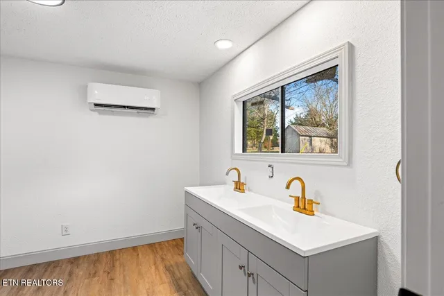 $200,000 | 124 Blue Drive, La Follette, TN 37766