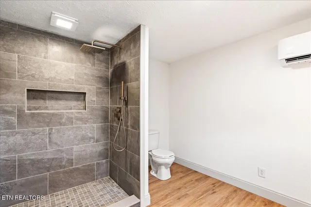 $200,000 | 124 Blue Drive, La Follette, TN 37766