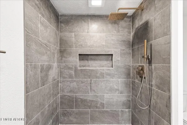 $200,000 | 124 Blue Drive, La Follette, TN 37766