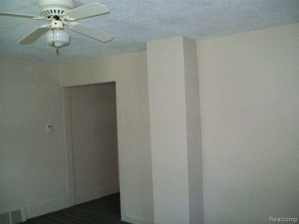 211 Riverside Drive Mount Clemens, MI 48043 - Photo 9 of 23 100_3143.JPG