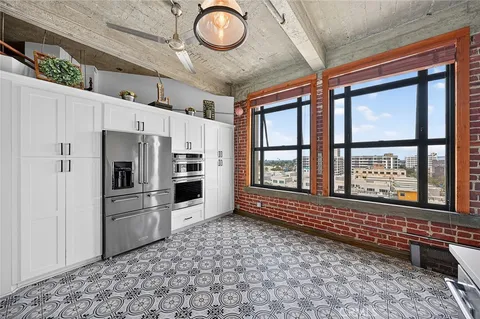 $649,900 | 100 West 5th Street, Unit 7E, Long Beach, CA 90802