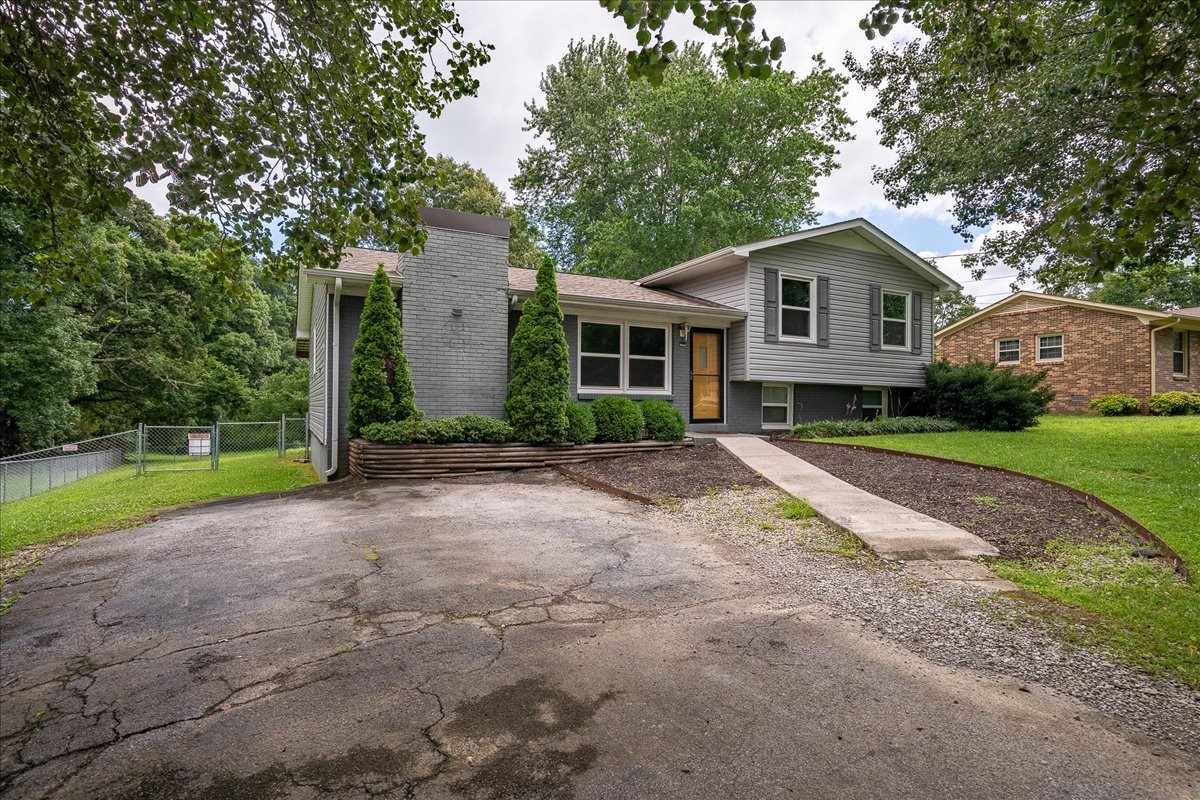 312 Prosser Road Lawrenceburg, TN 38464 - Photo 2 of 26