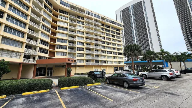 $2,100 | 1825 South Ocean Drive, Unit 12, Hallandale Beach, FL 33009