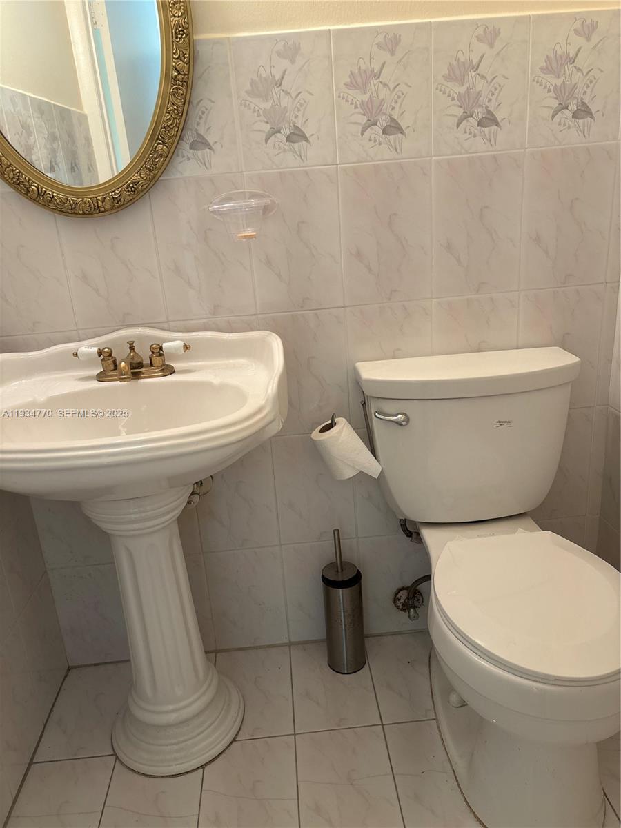 1825 South Ocean Drive, Unit 12 Hallandale Beach, FL 33009 - Photo 9 of 17