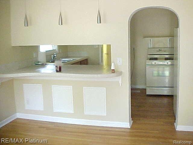 522 East Clinton Street Howell, MI 48843 - Photo 2 of 7