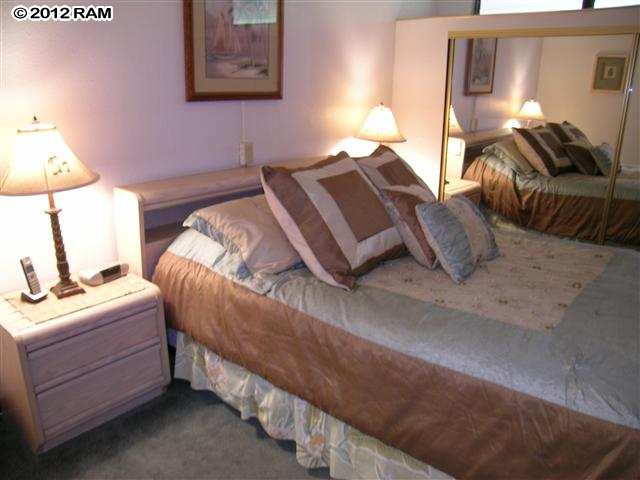 2531 South Kihei Road, Unit C211 Kihei, HI 96753 - Photo 7 of 12 a bedroom with furniture and a lamp