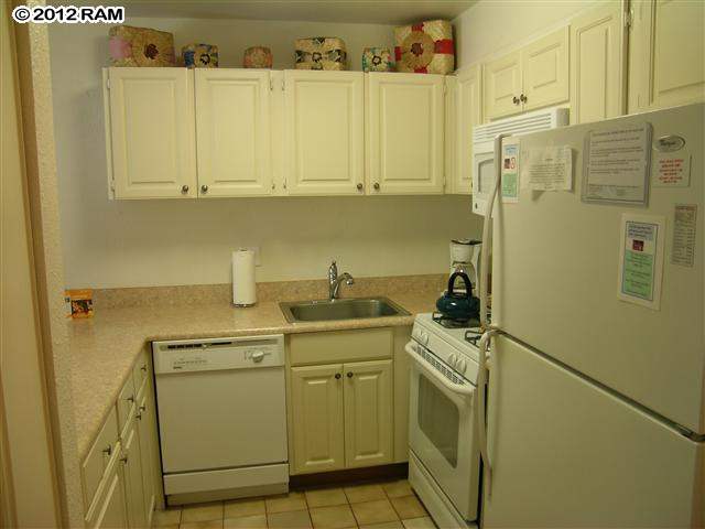 2531 South Kihei Road, Unit C211 Kihei, HI 96753 - Photo 9 of 12 a utility room with dryer and washer