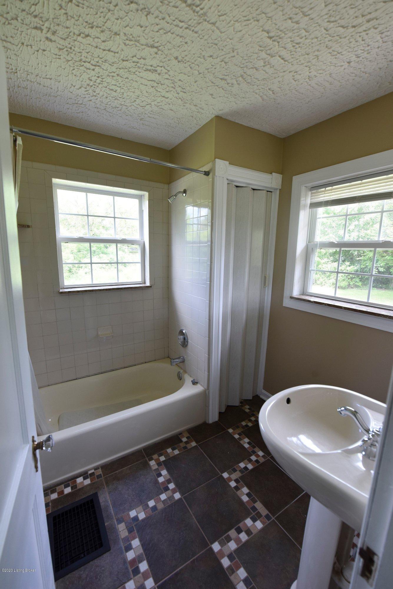 8913 Ferndale Road Louisville, KY 40291 - Photo 21 of 44 8913 Ferndale Rd