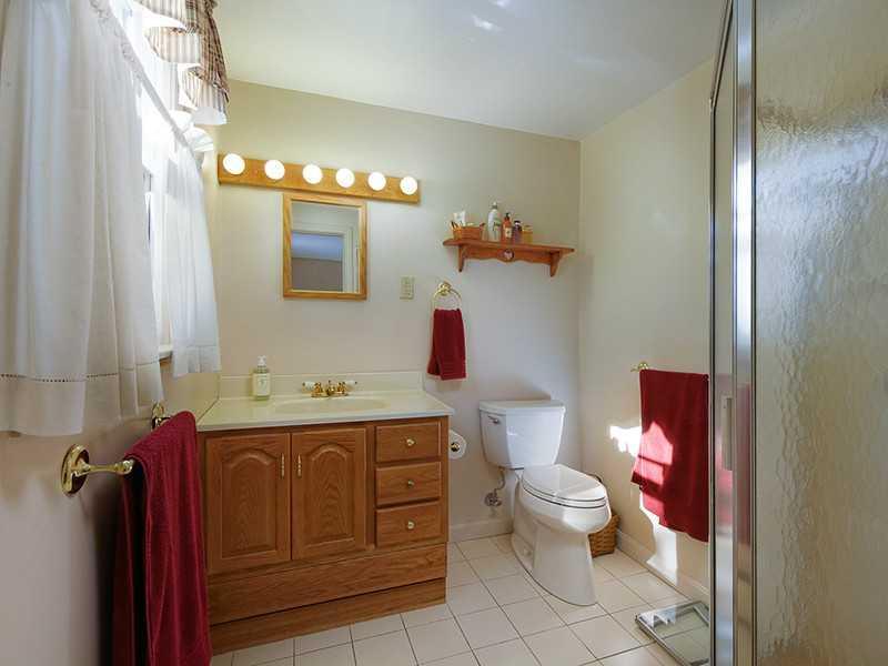28 Tall Pine Road Cape Elizabeth, ME 04107 - Photo 22 of 34 Master Bath/Spa.
