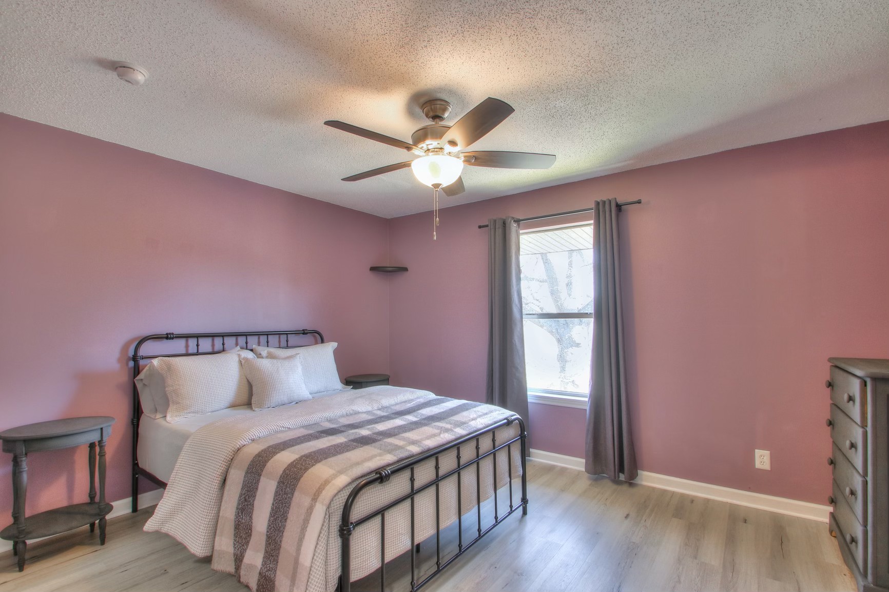 500 Paragon Mills Road, Unit N15 Nashville, TN 37211 - Photo 9 of 20 a bedroom with a bed and a window