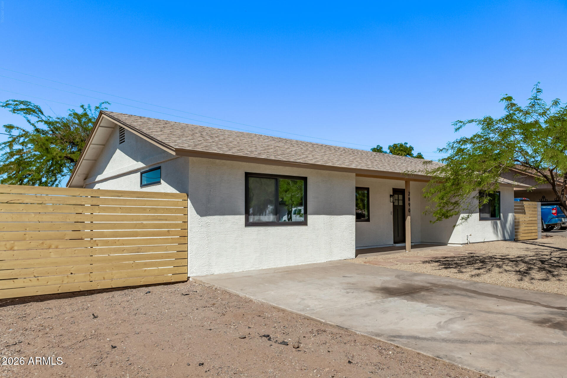 2890 South Mariposa Road Apache Junction, AZ 85119 - Photo 2 of 27 a front view of a house with a garage