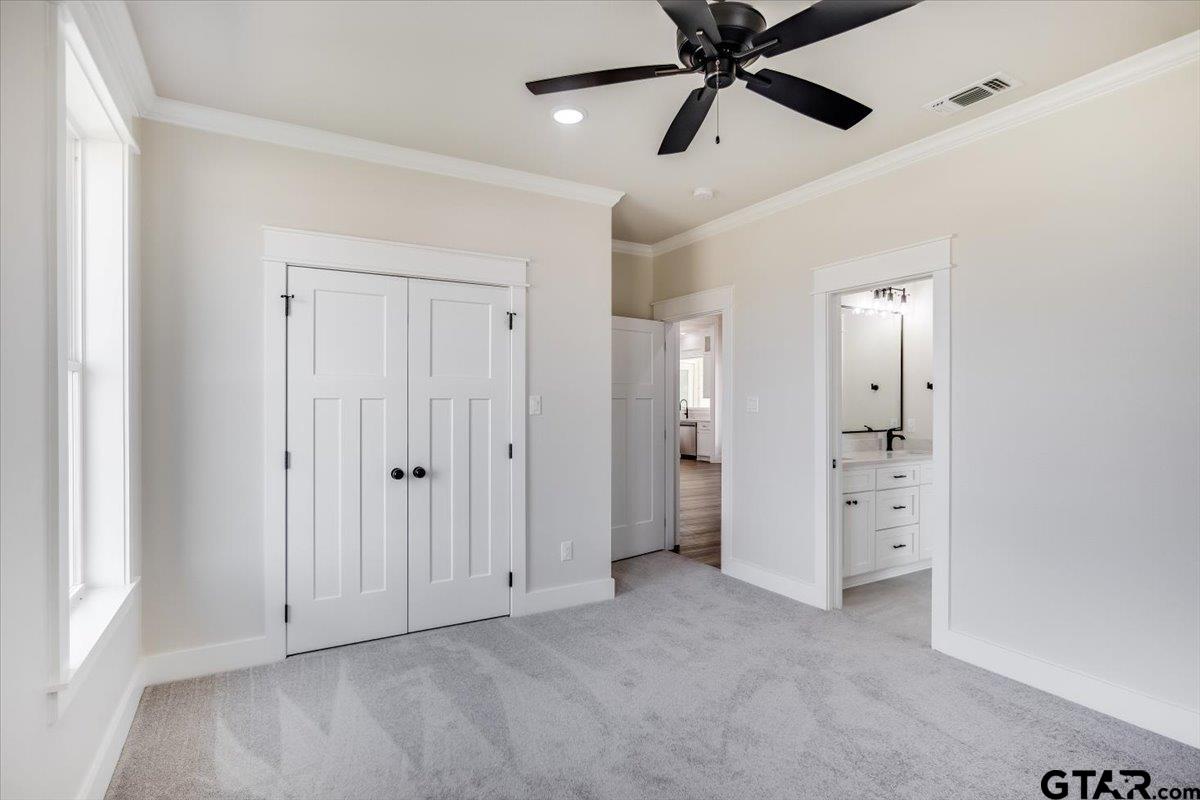 11405 Zoe Circle Flint, TX 75762 - Photo 37 of 48 an empty room with closet and a ceiling fan