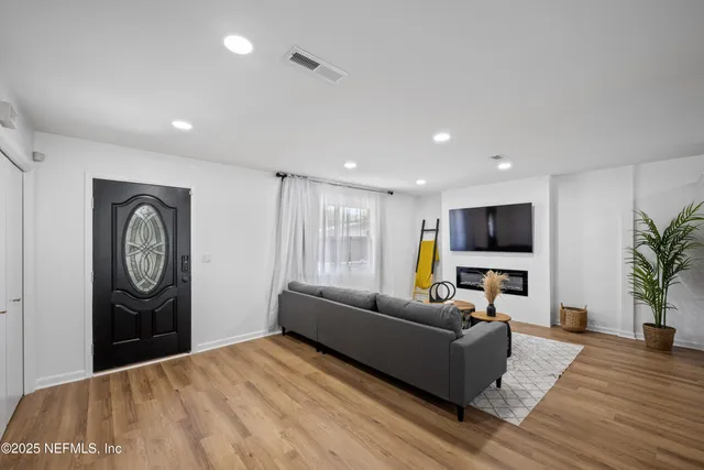 $3,700 | 4411 Hartman Road, Jacksonville, FL 32225