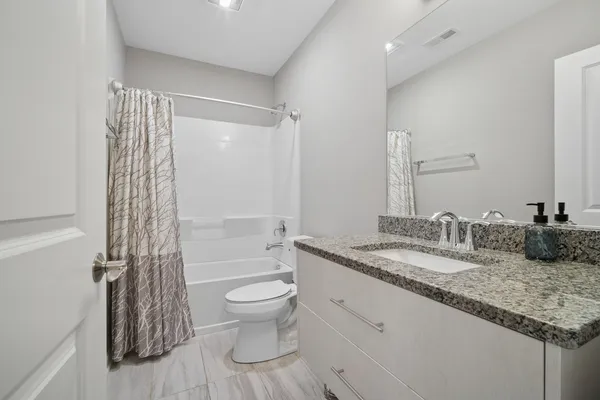 $815,000 | 142 Roman Lane, Hawthorn Woods, IL 60047