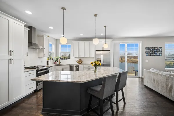 $815,000 | 142 Roman Lane, Hawthorn Woods, IL 60047