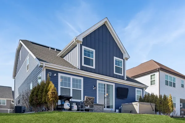 $815,000 | 142 Roman Lane, Hawthorn Woods, IL 60047