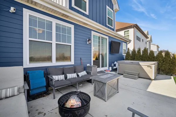$815,000 | 142 Roman Lane, Hawthorn Woods, IL 60047