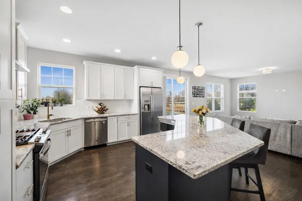$815,000 | 142 Roman Lane, Hawthorn Woods, IL 60047